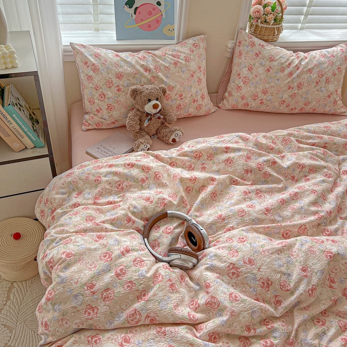 91家纺网 家纺一手货源 找家纺 仟网汇 2025新款云感皱皱纱简单款四件套 十里桃花粉