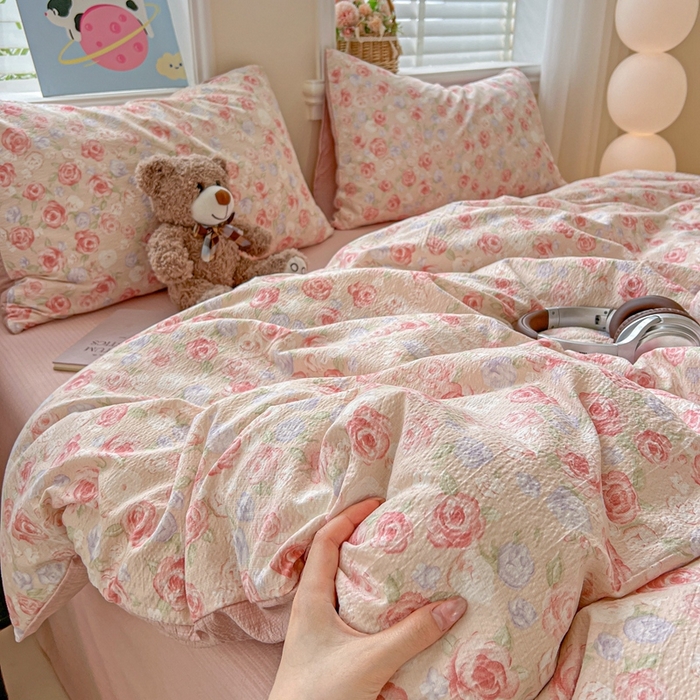 91家纺网 家纺一手货源 找家纺 仟网汇 2025新款云感皱皱纱简单款四件套 十里桃花粉