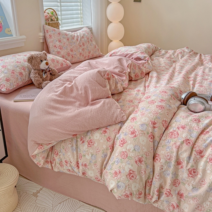 91家纺网 家纺一手货源 找家纺 仟网汇 2025新款云感皱皱纱简单款四件套 十里桃花粉