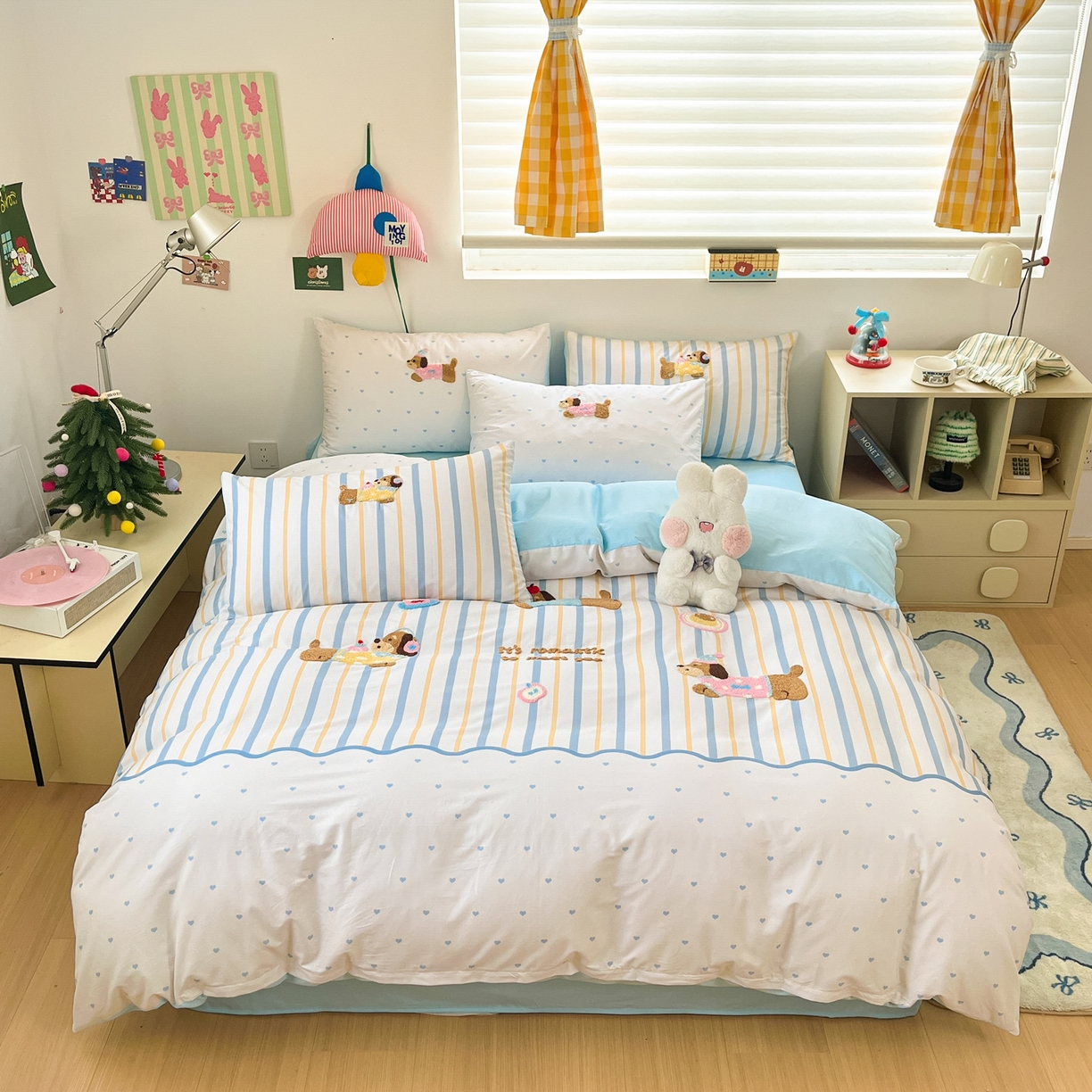 91家纺网 家纺一手货源 找家纺 丽涵家纺 2025新款全棉纯棉数码印大版定位毛巾绣四件套 休闲音乐狗