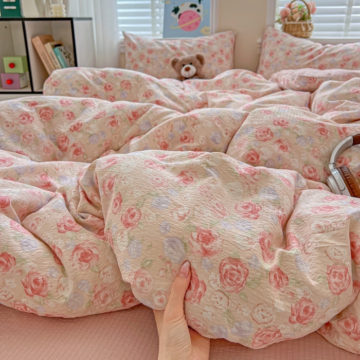 91家纺网 家纺一手货源 找家纺 仟网汇 2025新款云感皱皱纱简单款四件套 十里桃花粉