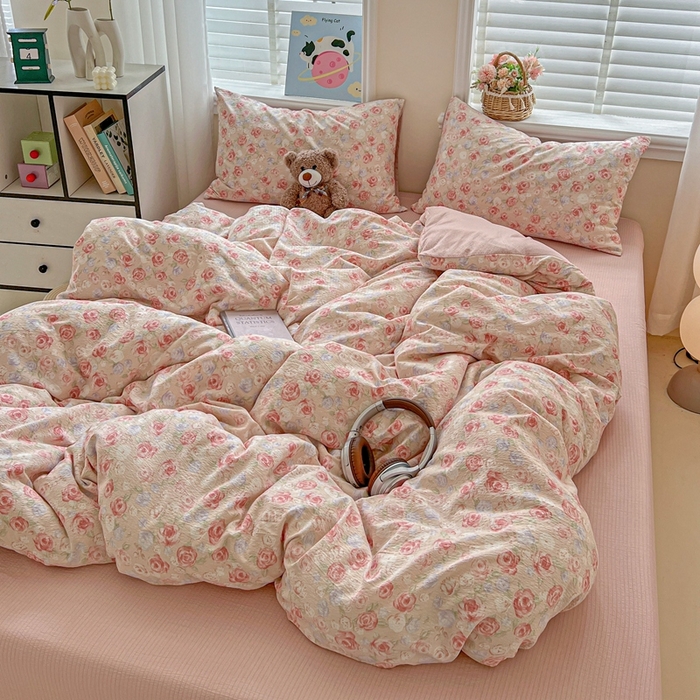 91家纺网 家纺一手货源 找家纺 仟网汇 2025新款云感皱皱纱简单款四件套 十里桃花粉