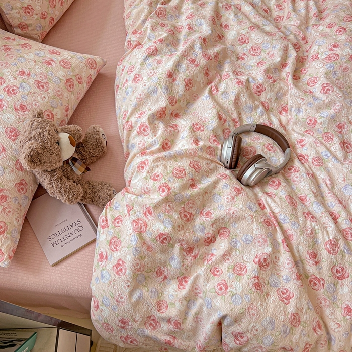 91家纺网 家纺一手货源 找家纺 仟网汇 2025新款云感皱皱纱简单款四件套 十里桃花粉