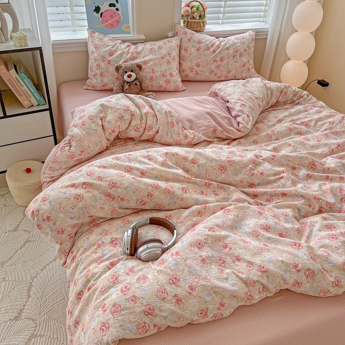 91家纺网 家纺一手货源 找家纺 仟网汇 2025新款云感皱皱纱简单款四件套 十里桃花粉