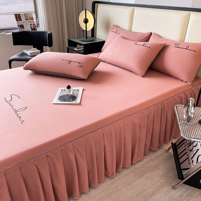 91家纺网 家纺一手货源 找家纺 七仙女家纺 2025新款水洗磨毛刺绣轻奢简约系列单床裙单品床裙床裙单件 豆沙色