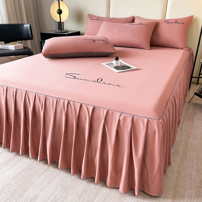 91家纺网 家纺一手货源 找家纺 七仙女家纺 2025新款水洗磨毛刺绣轻奢简约系列单床裙单品床裙床裙单件 豆沙色