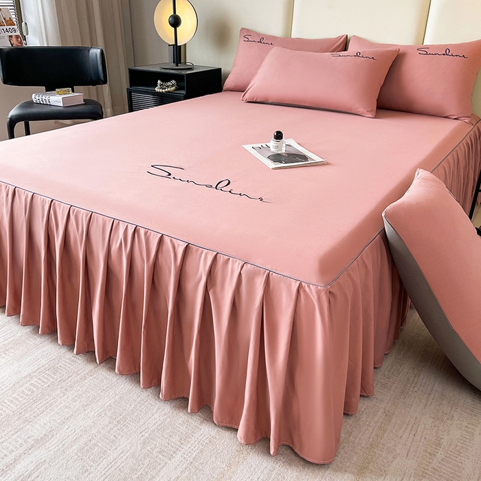 91家纺网 家纺一手货源 找家纺 七仙女家纺 2025新款水洗磨毛刺绣轻奢简约系列单床裙单品床裙床裙单件 豆沙色