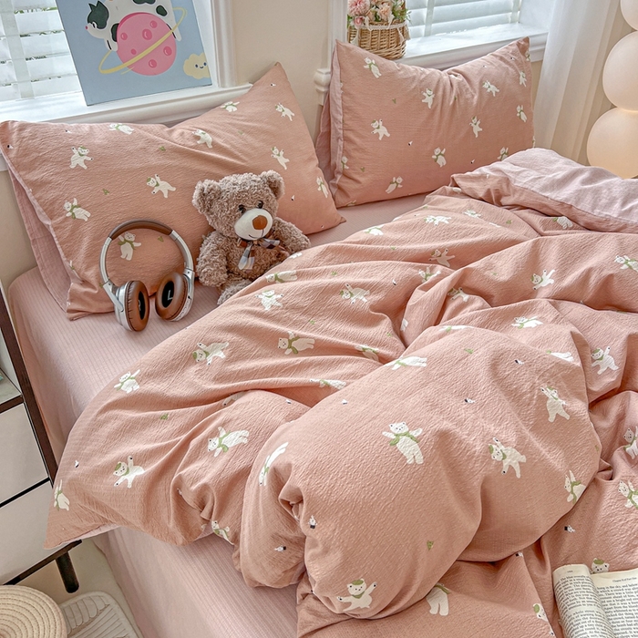 91家纺网 家纺一手货源 找家纺 仟网汇 2025新款云感皱皱纱简单款四件套 运动健将熊