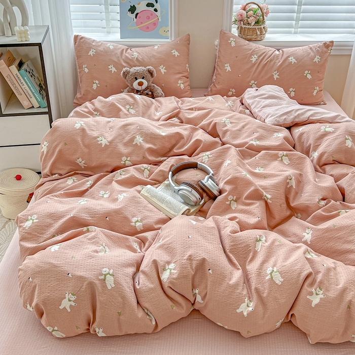 91家纺网 家纺一手货源 找家纺 仟网汇 2025新款云感皱皱纱简单款四件套 运动健将熊