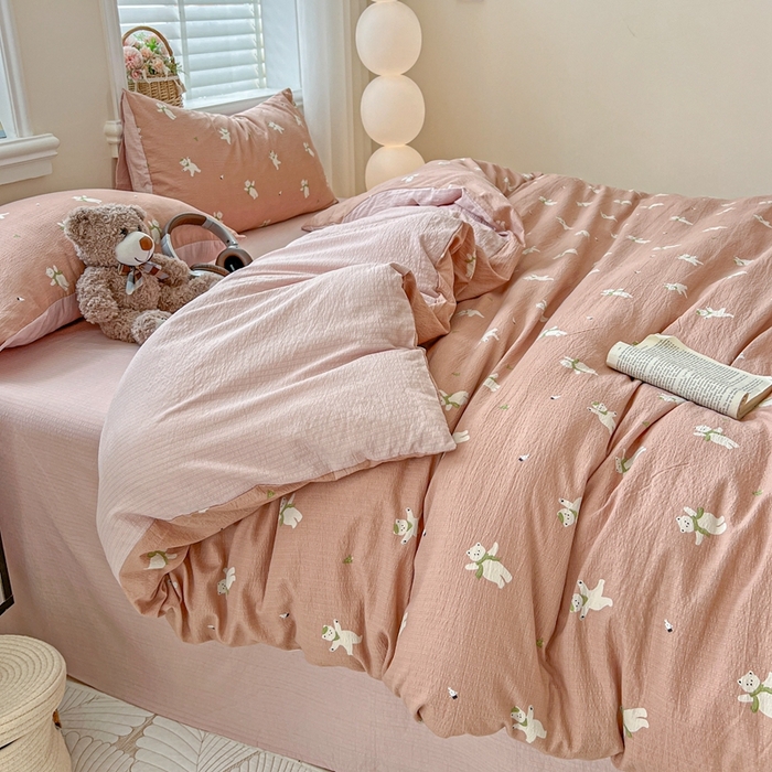 91家纺网 家纺一手货源 找家纺 仟网汇 2025新款云感皱皱纱简单款四件套 运动健将熊