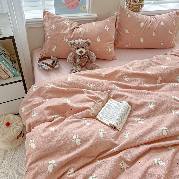 91家纺网 家纺一手货源 找家纺 仟网汇 2025新款云感皱皱纱简单款四件套 运动健将熊