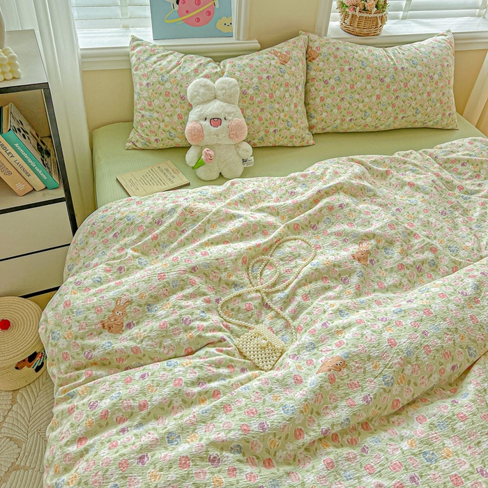 91家纺网 家纺一手货源 找家纺 仟网汇 2025新款云感皱皱纱简单款四件套 郁金香小兔绿