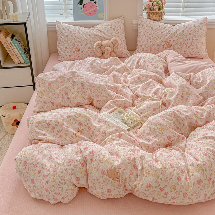 91家纺网 家纺一手货源 找家纺 仟网汇 2025新款云感皱皱纱简单款四件套 郁金香小兔粉