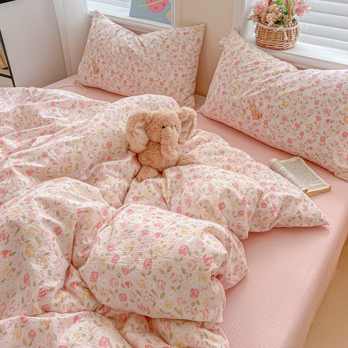 91家纺网 家纺一手货源 找家纺 仟网汇 2025新款云感皱皱纱简单款四件套 郁金香小兔粉