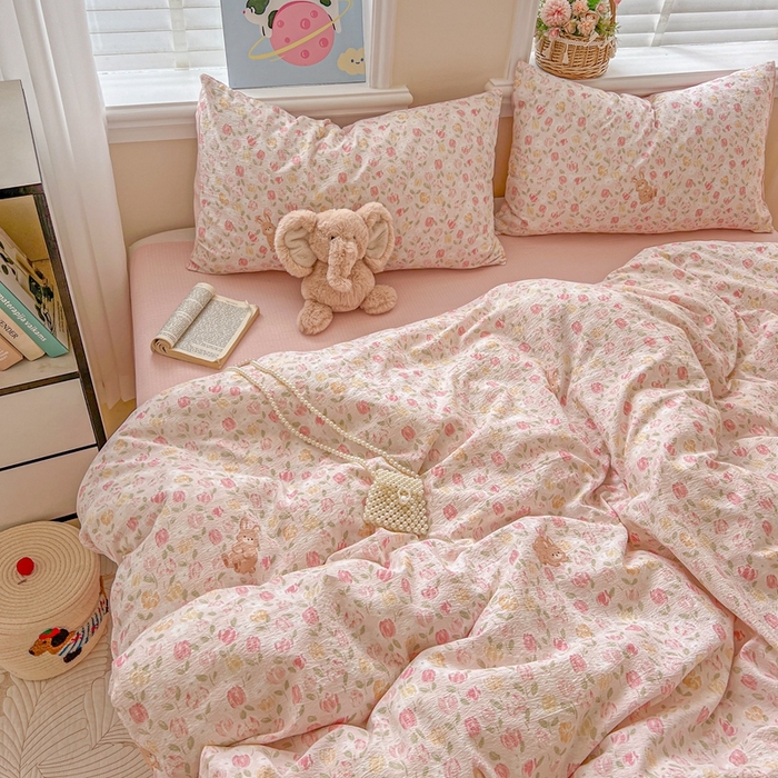 91家纺网 家纺一手货源 找家纺 仟网汇 2025新款云感皱皱纱简单款四件套 郁金香小兔粉