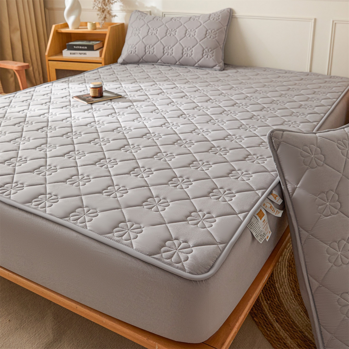 91家纺网 家纺一手货源 找家纺 雯豆家纺 2025新款简约防水款水洗棉夹棉床笠 幸运草-暮云灰