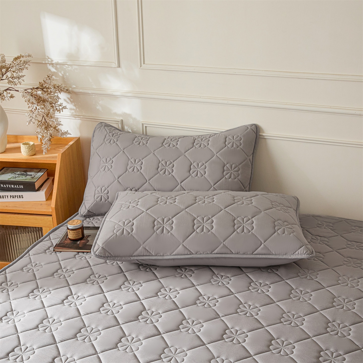 91家纺网 家纺一手货源 找家纺 雯豆家纺 2025新款简约防水款水洗棉夹棉床笠 幸运草-暮云灰