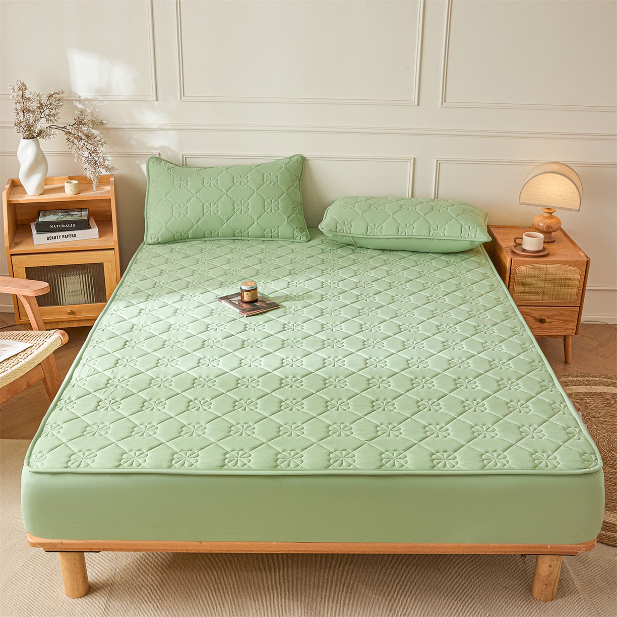 91家纺网 家纺一手货源 找家纺 雯豆家纺 2025新款简约防水款水洗棉夹棉床笠 幸运草-清雅绿