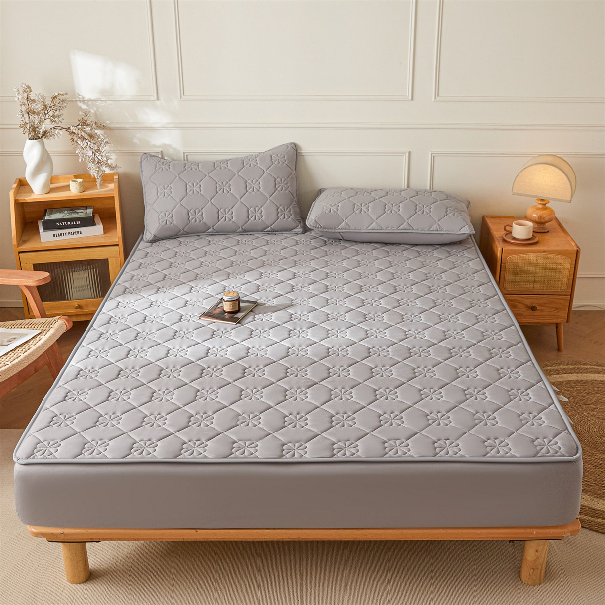 91家纺网 家纺一手货源 找家纺 雯豆家纺 2025新款简约防水款水洗棉夹棉床笠 幸运草-暮云灰