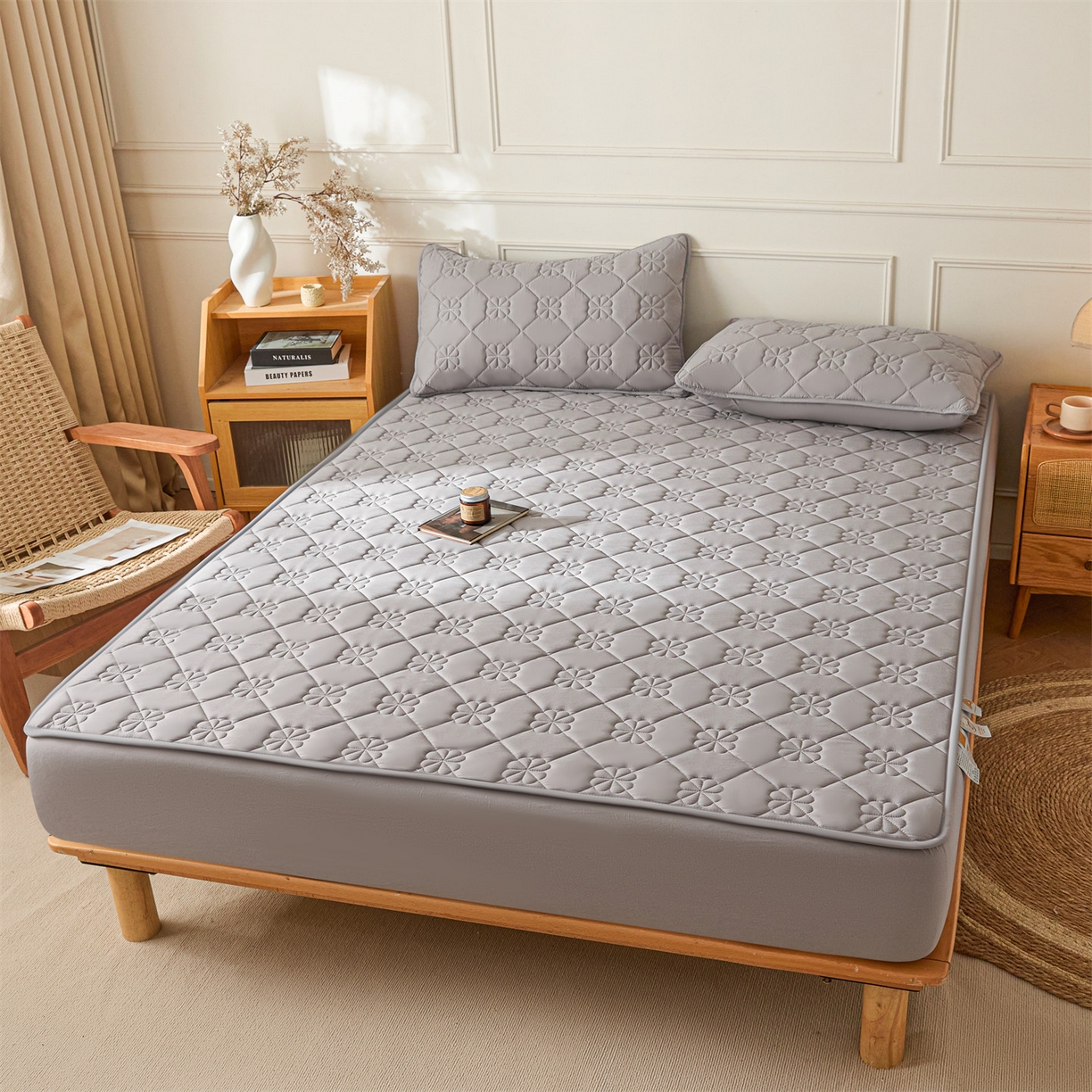 91家纺网 家纺一手货源 找家纺 雯豆家纺 2025新款简约防水款水洗棉夹棉床笠 幸运草-暮云灰