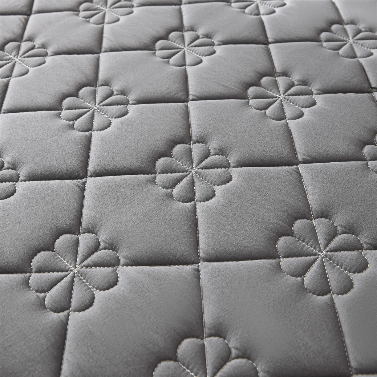 91家纺网 家纺一手货源 找家纺 雯豆家纺 2025新款简约防水款水洗棉夹棉床笠 幸运草-深空灰