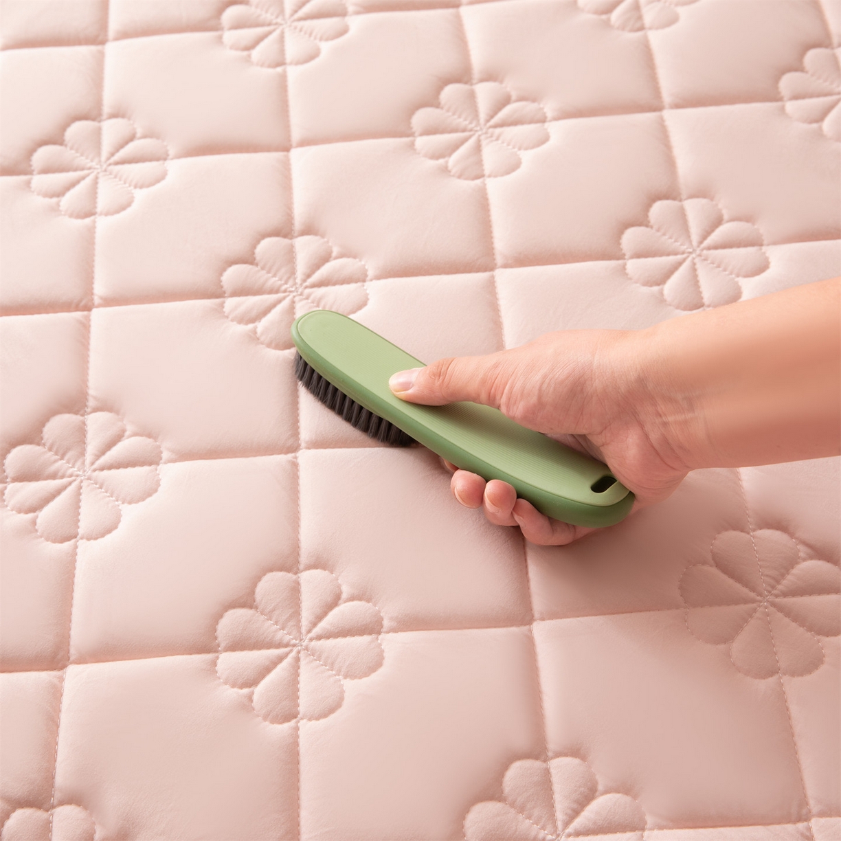 91家纺网 家纺一手货源 找家纺 雯豆家纺 2025新款简约水洗棉夹棉床笠三件套绗缝款纯色床垫保护套-幸运草系列 幸运草-密合粉