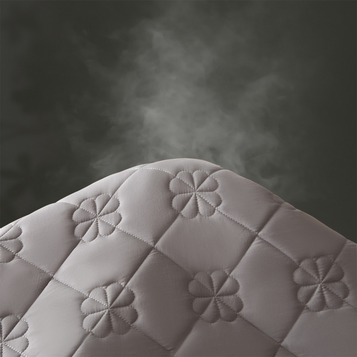 91家纺网 家纺一手货源 找家纺 雯豆家纺 2025新款简约水洗棉夹棉床笠三件套绗缝款纯色床垫保护套-幸运草系列 幸运草-暮云灰