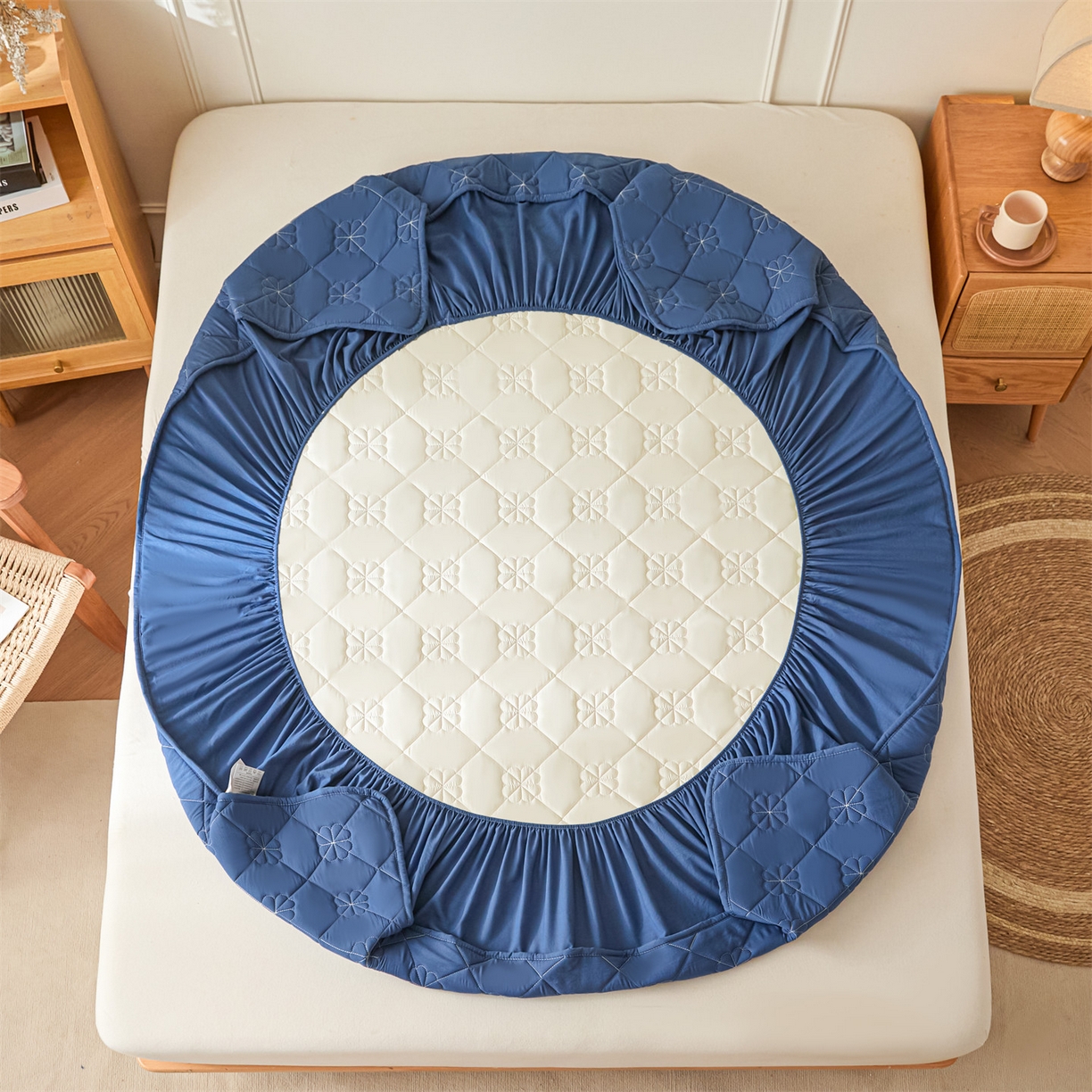 91家纺网 家纺一手货源 找家纺 雯豆家纺 2025新款简约水洗棉夹棉床笠三件套绗缝款纯色床垫保护套-幸运草系列 幸运草-黛蓝