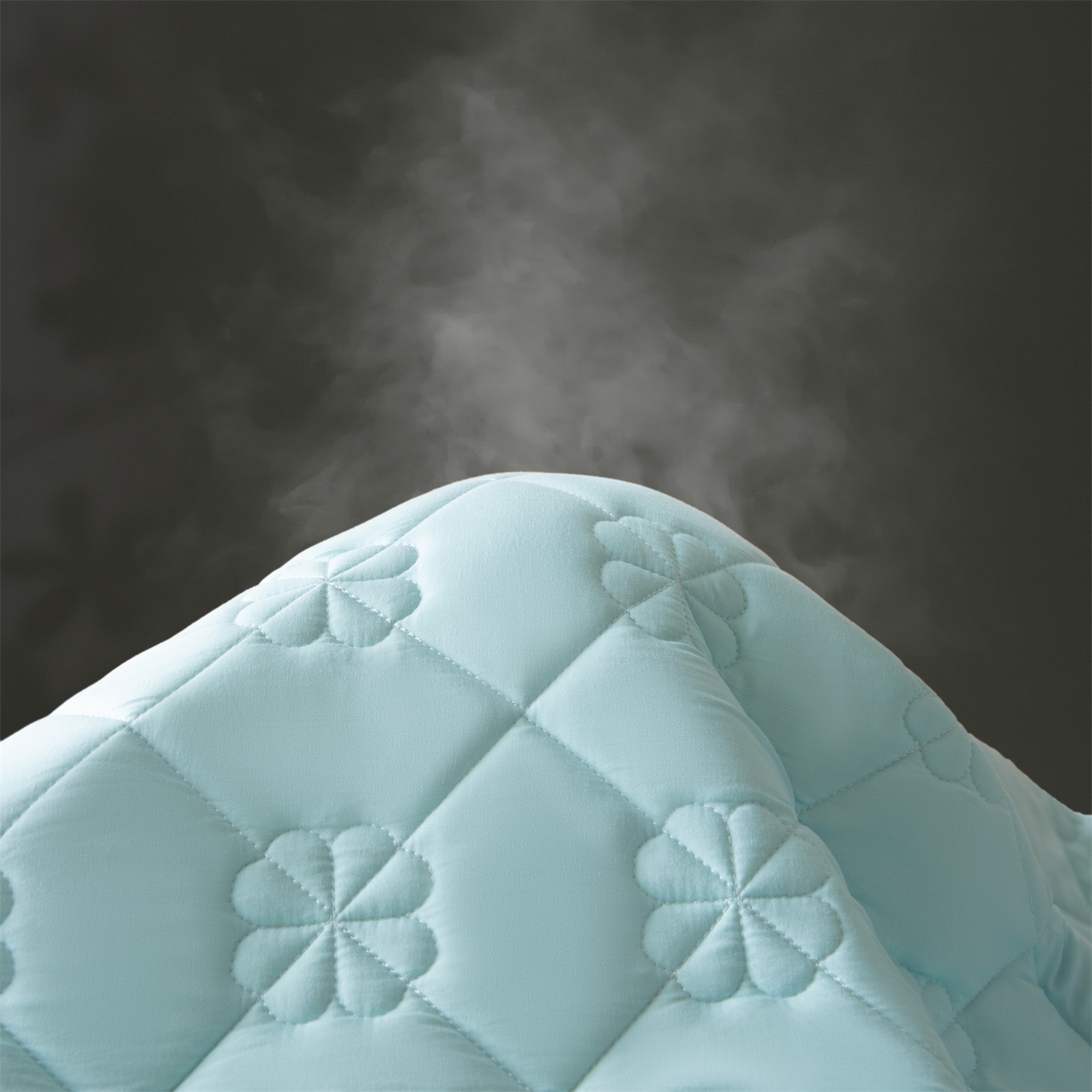 91家纺网 家纺一手货源 找家纺 雯豆家纺 2025新款简约水洗棉夹棉床笠三件套绗缝款纯色床垫保护套-幸运草系列 幸运草-淡水蓝