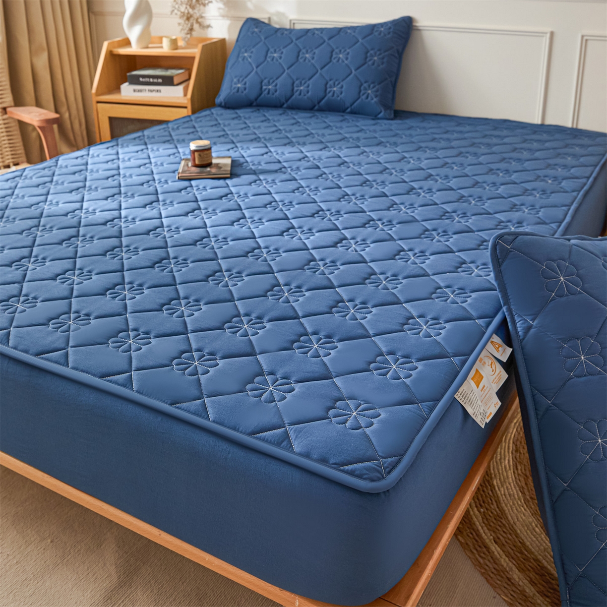 91家纺网 家纺一手货源 找家纺 雯豆家纺 2025新款简约水洗棉夹棉床笠三件套绗缝款纯色床垫保护套-幸运草系列 幸运草-黛蓝