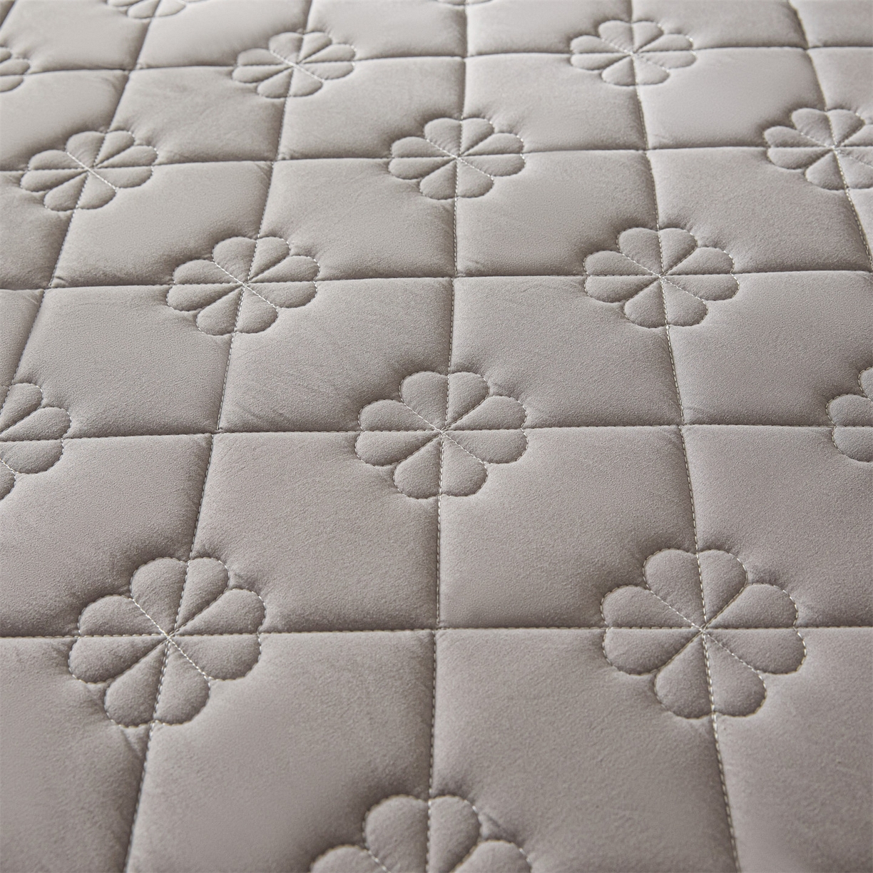 91家纺网 家纺一手货源 找家纺 雯豆家纺 2025新款简约水洗棉夹棉床笠三件套绗缝款纯色床垫保护套-幸运草系列 幸运草-暮云灰