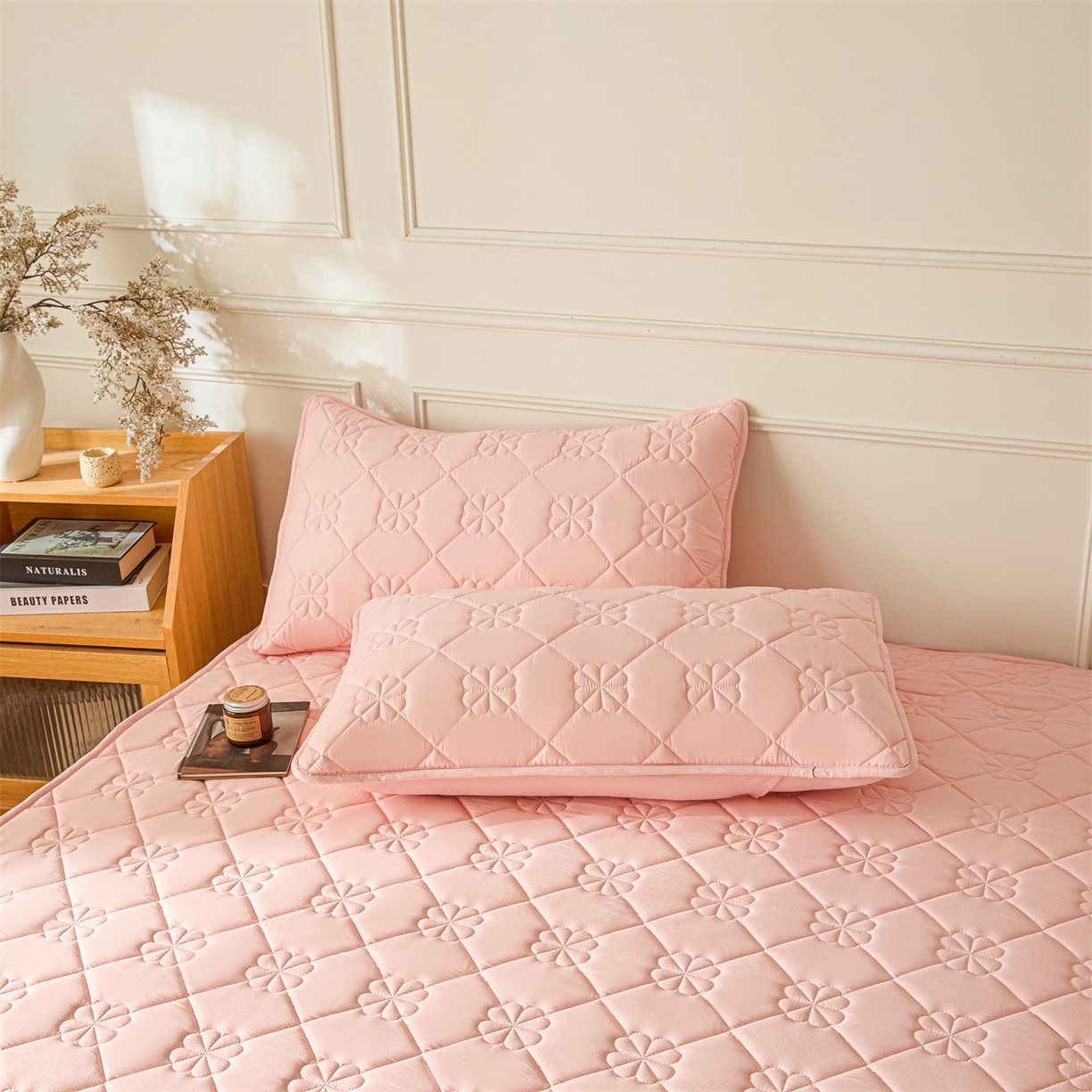 91家纺网 家纺一手货源 找家纺 雯豆家纺 2025新款简约水洗棉夹棉床笠三件套绗缝款纯色床垫保护套-幸运草系列 幸运草-密合粉