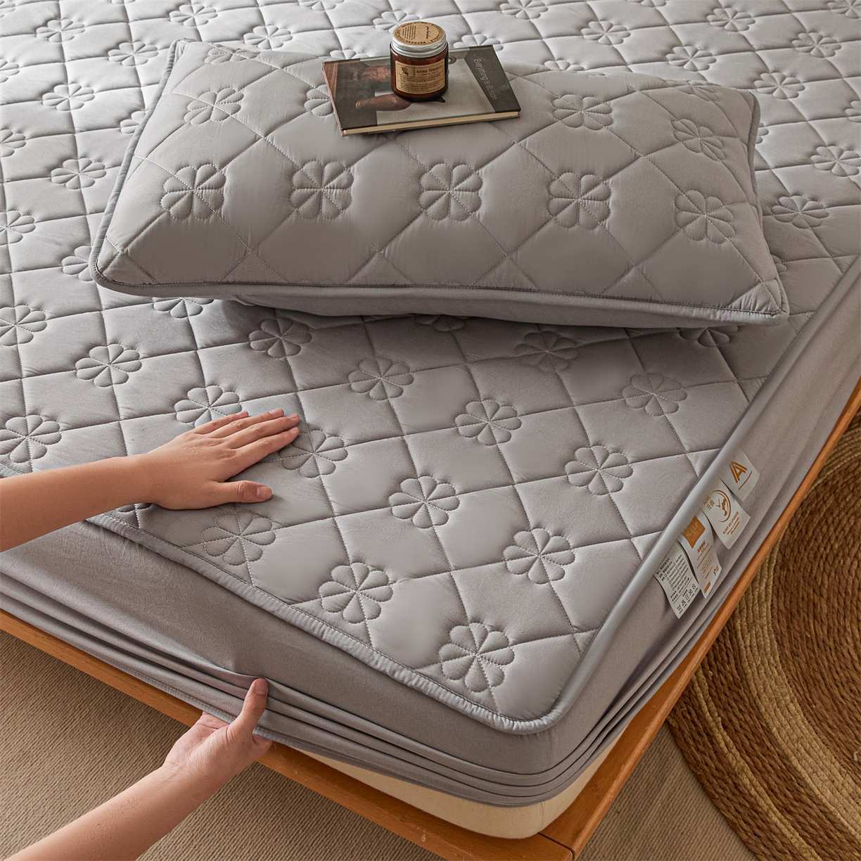 91家纺网 家纺一手货源 找家纺 雯豆家纺 2025新款简约水洗棉夹棉床笠三件套绗缝款纯色床垫保护套-幸运草系列 幸运草-暮云灰