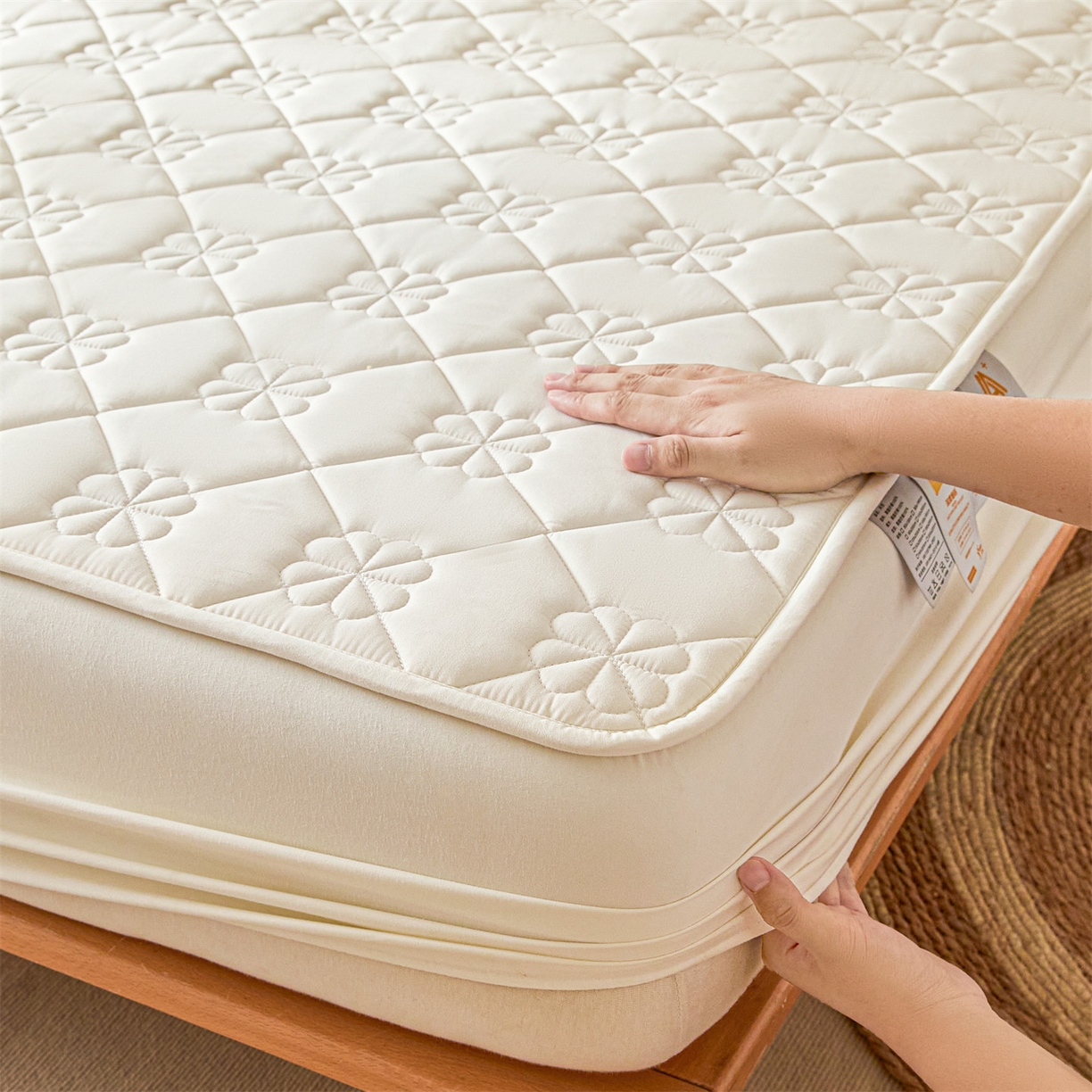 雯豆家纺 2025新款简约水洗棉夹棉床笠三件套绗缝款纯色床垫保护套-幸运草系列 幸运草-月光白