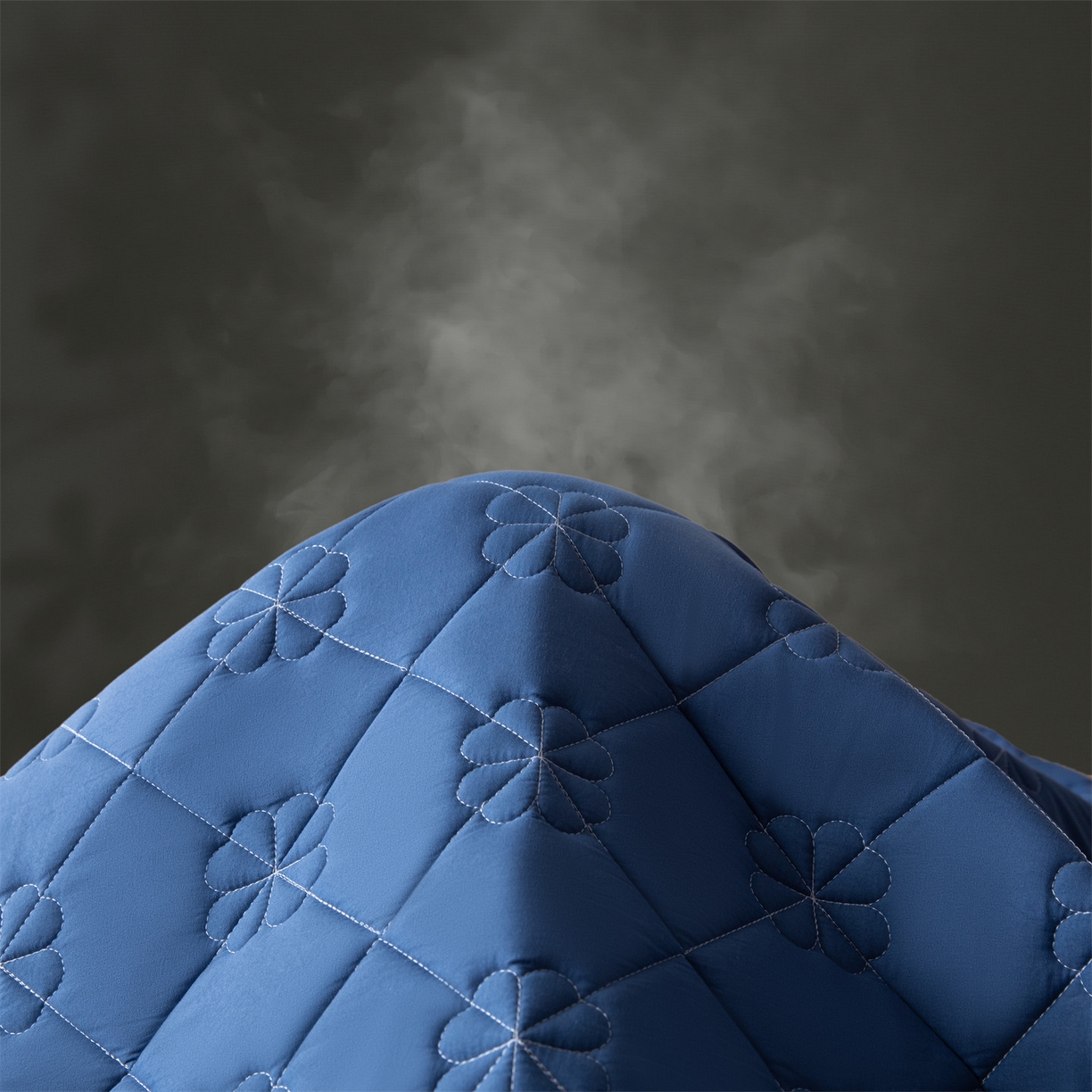 91家纺网 家纺一手货源 找家纺 雯豆家纺 2025新款简约水洗棉夹棉床笠三件套绗缝款纯色床垫保护套-幸运草系列 幸运草-黛蓝