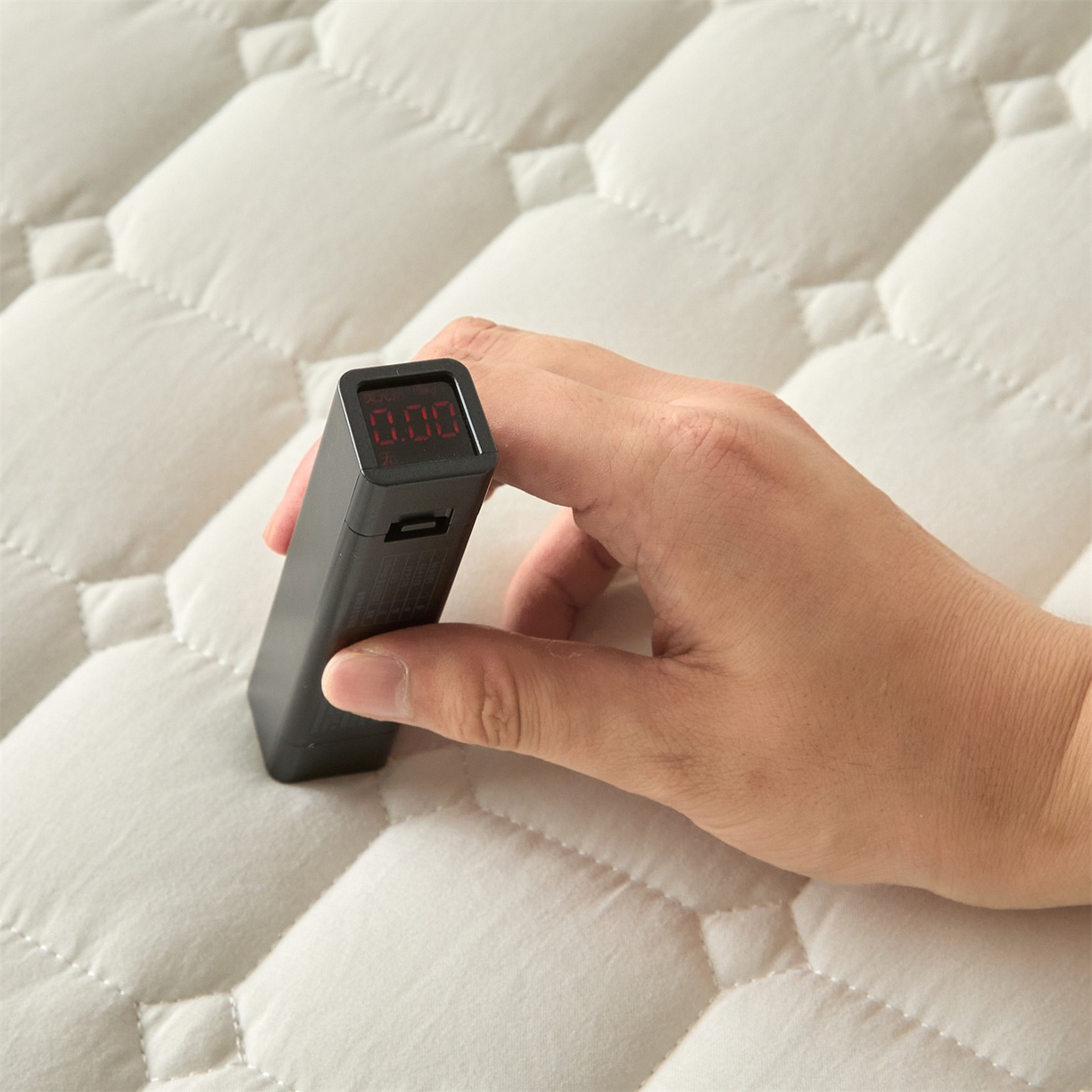 91家纺网 家纺一手货源 找家纺 雯豆家纺 2025新款简约防水款水洗棉夹棉床笠-雅韵 雅韵-月光白