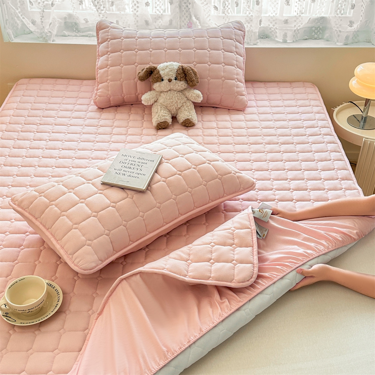 91家纺网 家纺一手货源 找家纺 雯豆家纺 2025新款简约防水款水洗棉夹棉床笠-雅韵 雅韵-密合粉