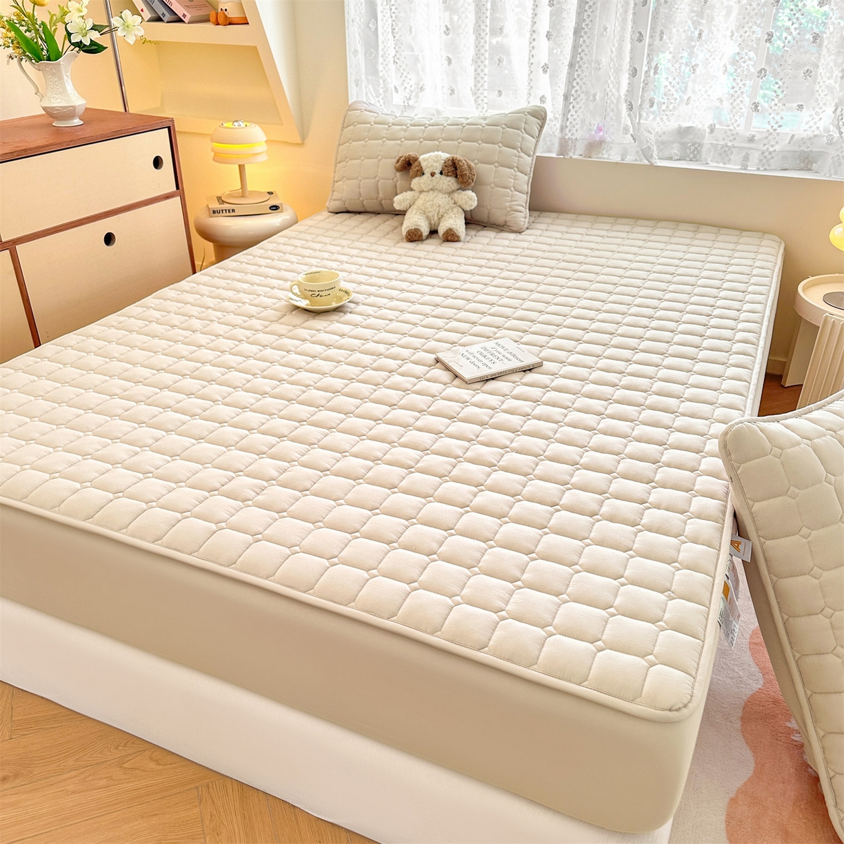 91家纺网 家纺一手货源 找家纺 雯豆家纺 2025新款简约防水款水洗棉夹棉床笠-雅韵 雅韵-奶咖