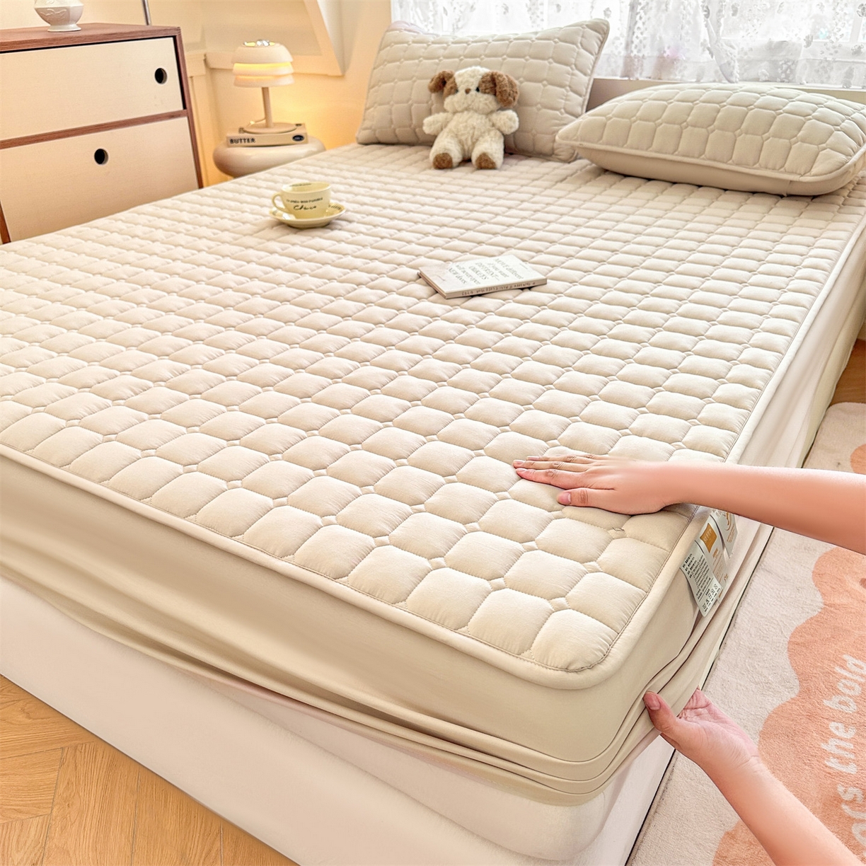 91家纺网 家纺一手货源 找家纺 雯豆家纺 2025新款简约防水款水洗棉夹棉床笠-雅韵 雅韵-奶咖