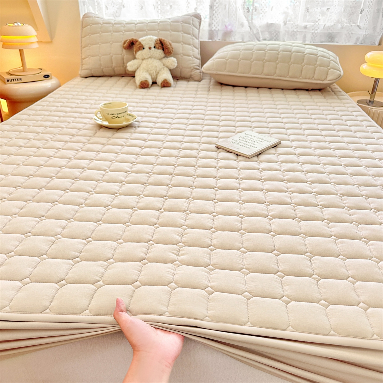 91家纺网 家纺一手货源 找家纺 雯豆家纺 2025新款简约防水款水洗棉夹棉床笠-雅韵 雅韵-奶咖