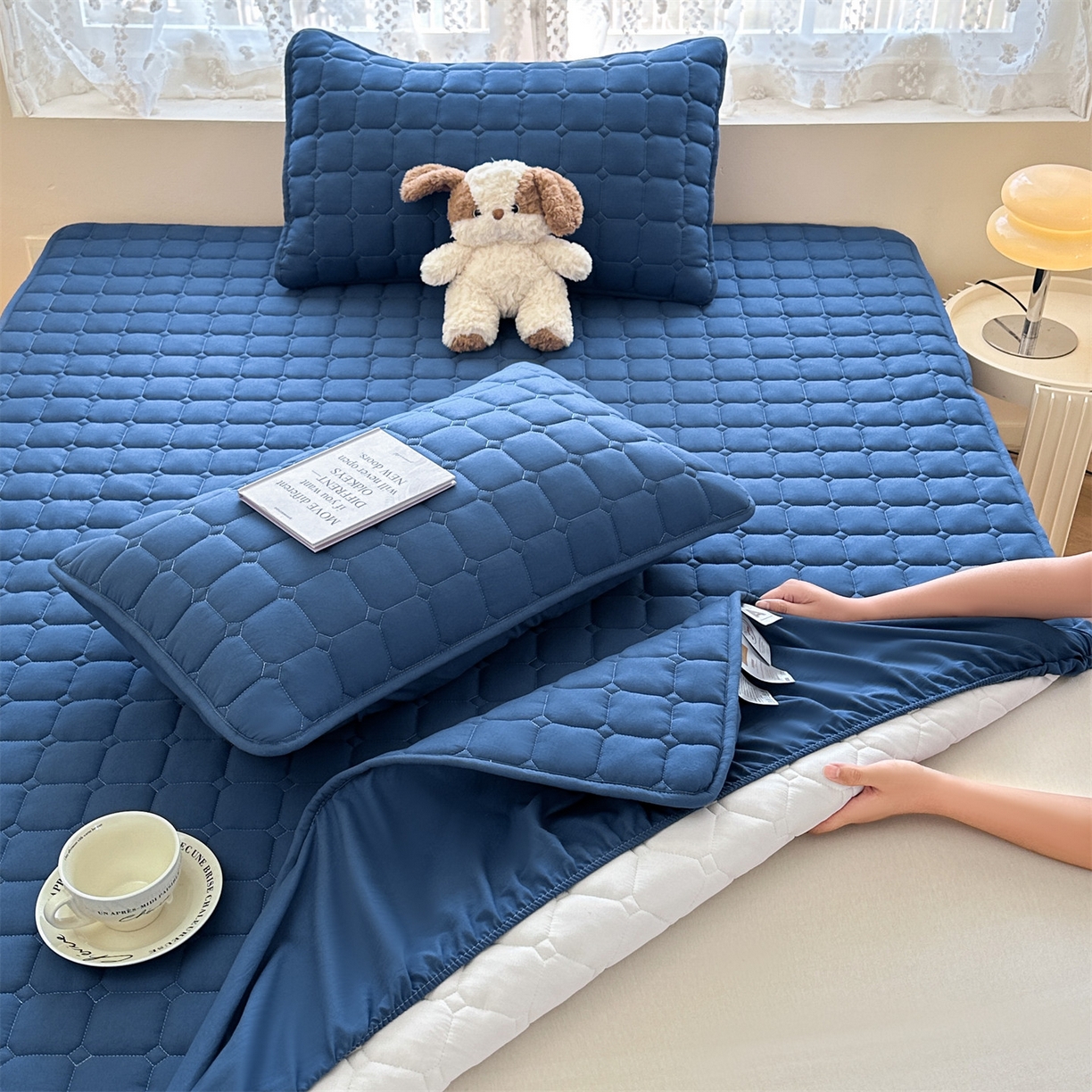 91家纺网 家纺一手货源 找家纺 雯豆家纺 2025新款简约防水款水洗棉夹棉床笠-雅韵 雅韵-黛蓝