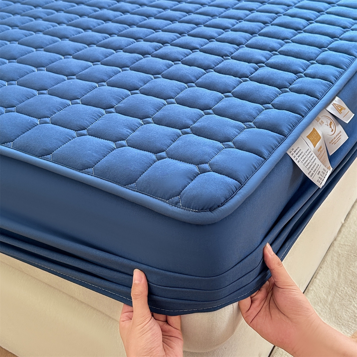 91家纺网 家纺一手货源 找家纺 雯豆家纺 2025新款简约防水款水洗棉夹棉床笠-雅韵 雅韵-黛蓝