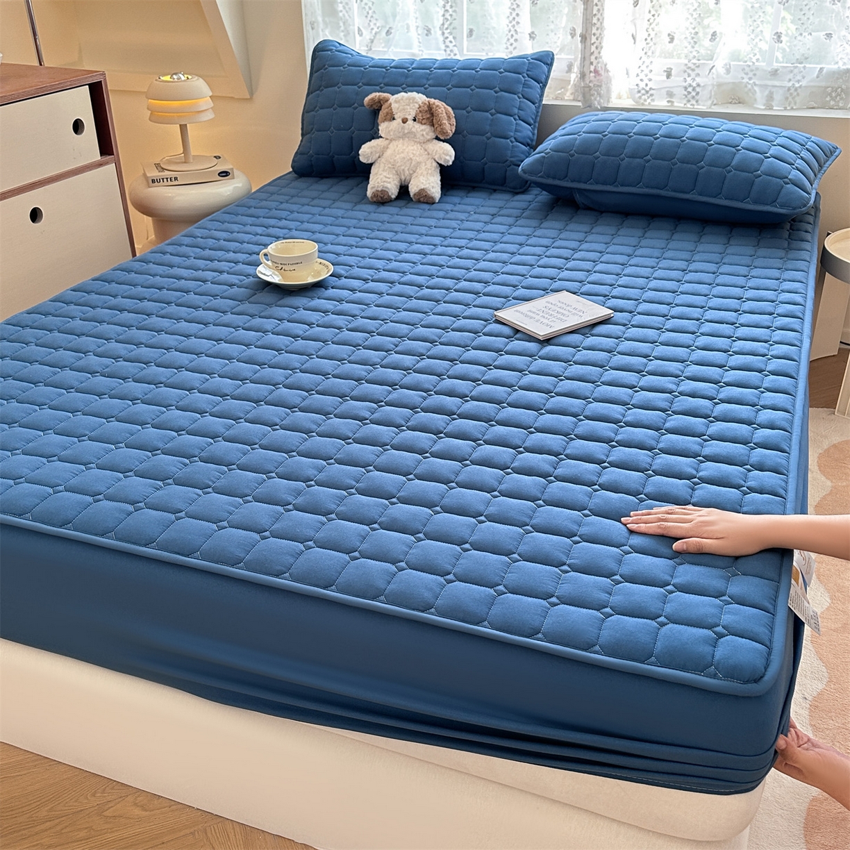 91家纺网 家纺一手货源 找家纺 雯豆家纺 2025新款简约防水款水洗棉夹棉床笠-雅韵 雅韵-黛蓝