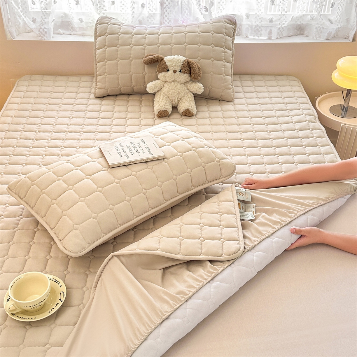 91家纺网 家纺一手货源 找家纺 雯豆家纺 2025新款简约防水款水洗棉夹棉床笠-雅韵 雅韵-奶咖