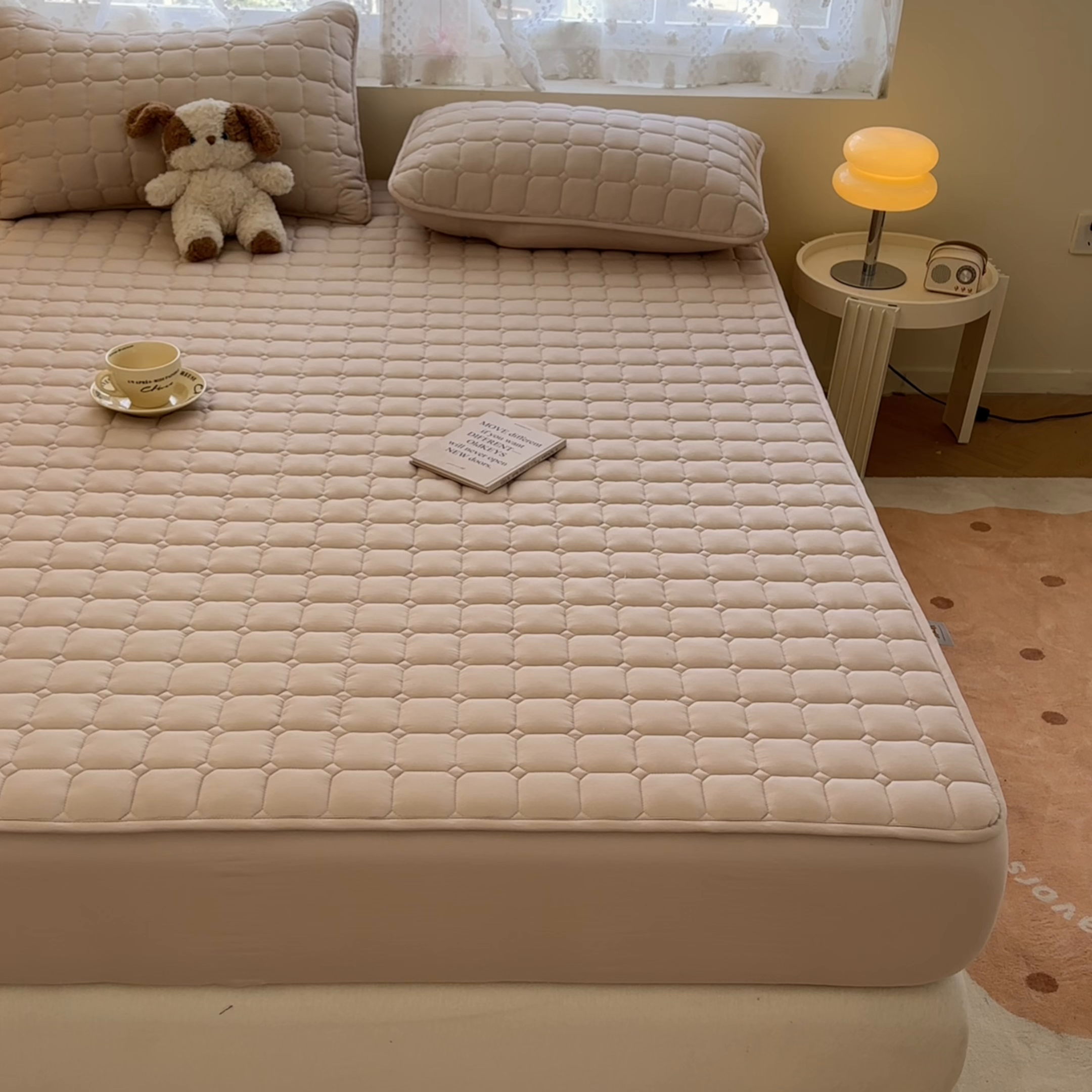 91家纺网 家纺一手货源 找家纺 雯豆家纺 2025新款简约防水款水洗棉夹棉床笠-雅韵 雅韵-奶咖