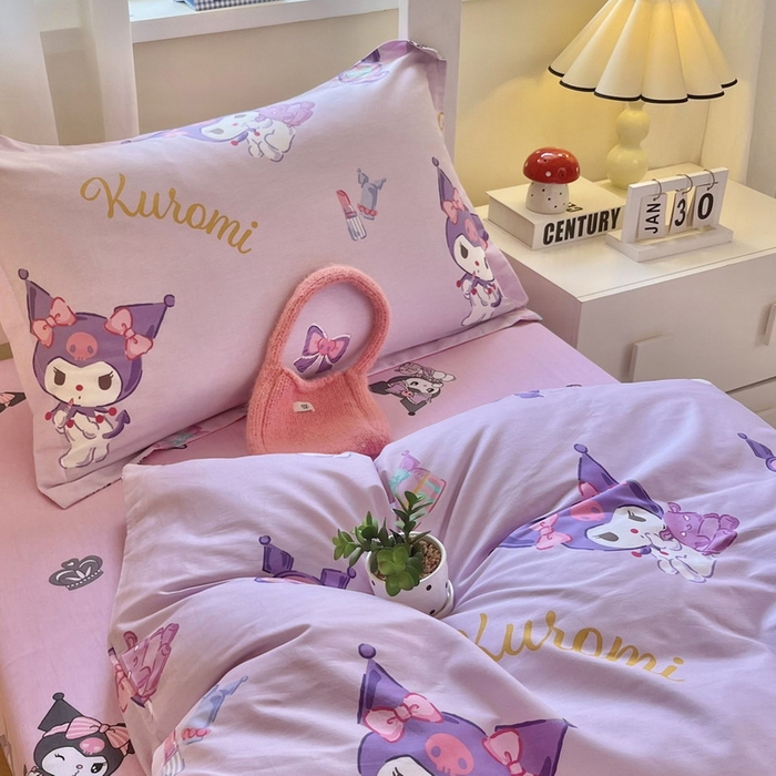 91家纺网 家纺一手货源 找家纺 蘭菲家纺 2025新款三丽鸥系列全棉印花三件套、四件套 小甜酱-紫