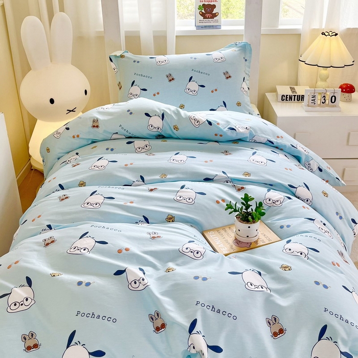 91家纺网 家纺一手货源 找家纺 蘭菲家纺 2025新款三丽鸥系列全棉印花三件套、四件套 眼镜狗-蓝