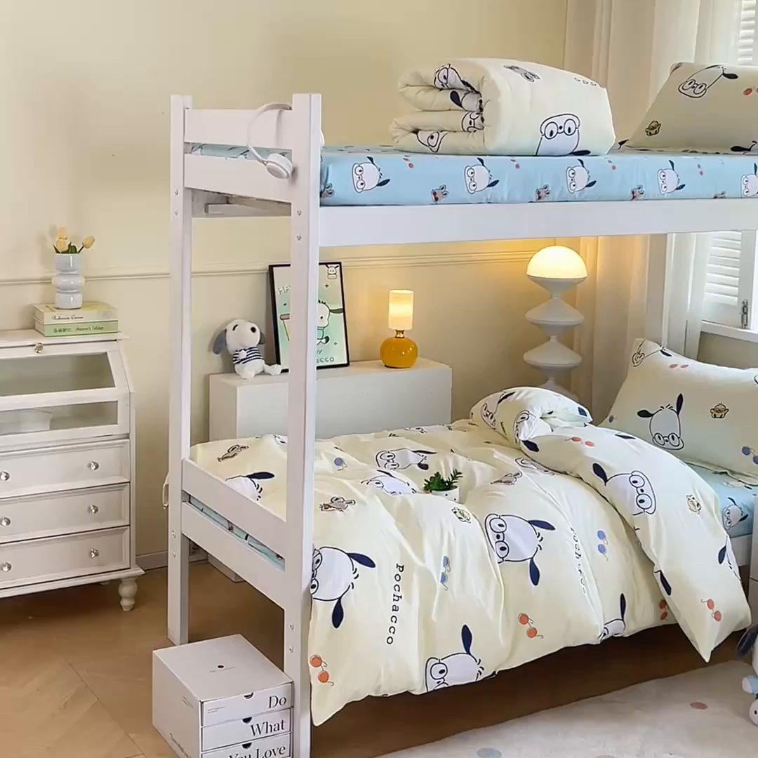 91家纺网 家纺一手货源 找家纺 蘭菲家纺 2025新款三丽鸥系列全棉印花三件套、四件套 眼镜狗-米