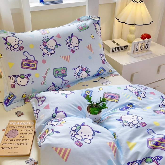 91家纺网 家纺一手货源 找家纺 蘭菲家纺 2025新款三丽鸥系列全棉印花三件套、四件套 演唱会-蓝