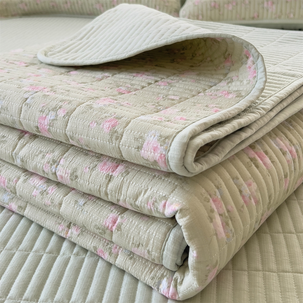 91家纺网 家纺一手货源 找家纺 （总）雯豆家纺 2025新品皱皱双层纱床盖泡泡纱床罩保护套